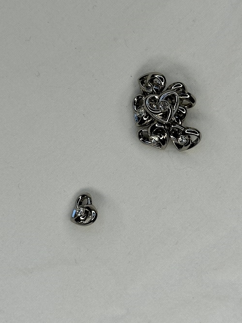 Metal hjerteknap med lille sten - sølv 11 mm