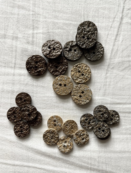 Ru knap med glimmer - 2 huller