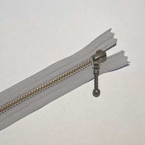YKK Lynlåse - 6 mm - Antik Messing - 20 cm-Lys Grå