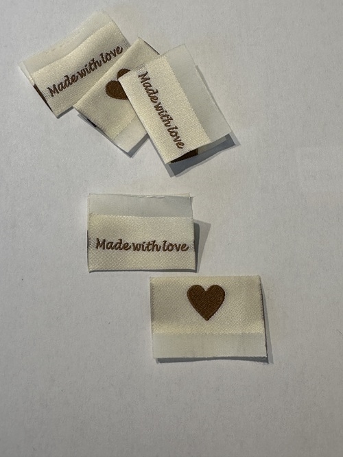 Ikast Stofmærker - Made with love + hjerte - hvid