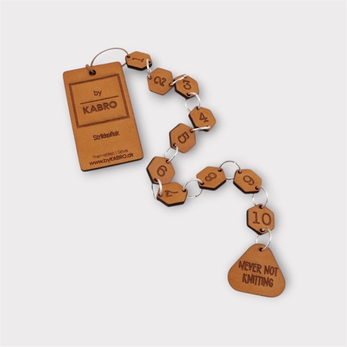 By Kabro - Strikkefisk m. tal - læder