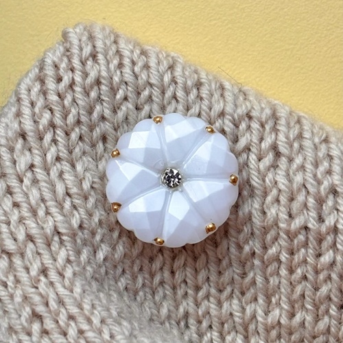 Glasknap - Dahlia hvid, klar simili, guld - 18 mm