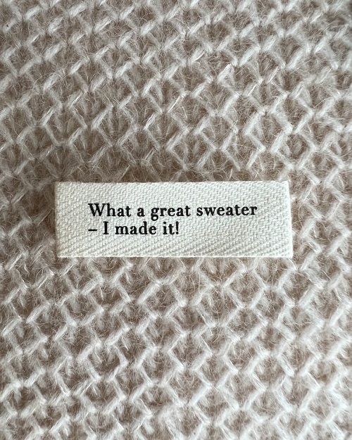 PetiteKnit -Label - "What a great sweater - I made it" lille