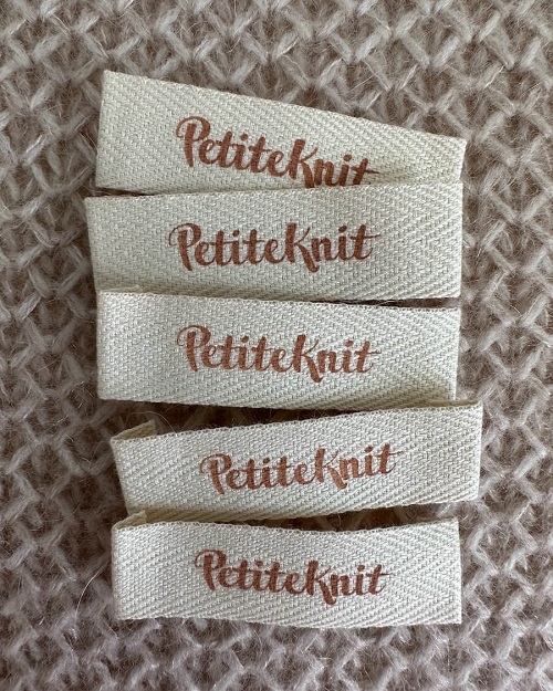 PetiteKnit -Label - 5 stk Biscuit