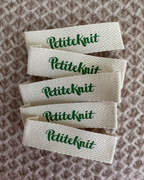 PetiteKnit -Label - 5 stk Statement Green