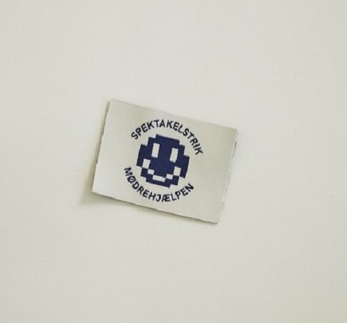 Label – Mødrehjælpen x Spektakelstrik